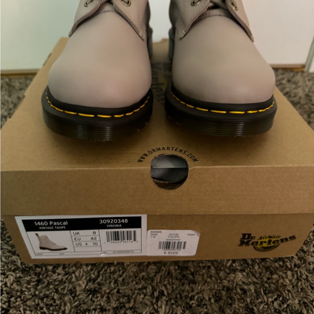 Dr. Martens 1460 Pascal Vintage Taupe Leather Lace Up Boots NIB Size Women’s 10 - Picture 4 of 6